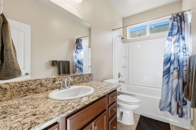 2122 W Bryman Street, Hanford, CA 93230