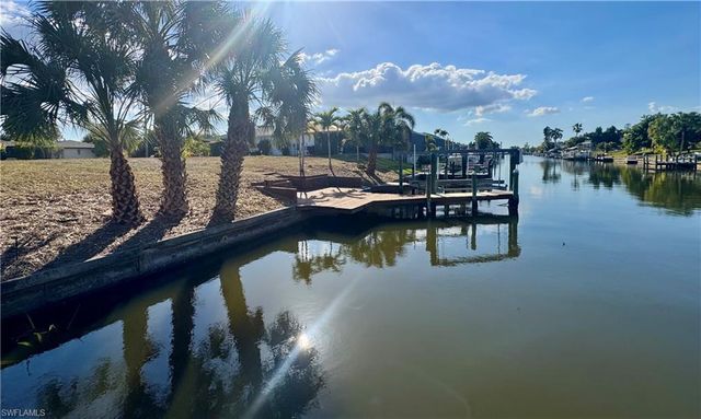 819 SE 33rd TER, Cape Coral, FL 33904