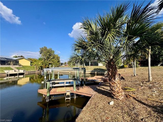 819 SE 33rd TER, Cape Coral, FL 33904