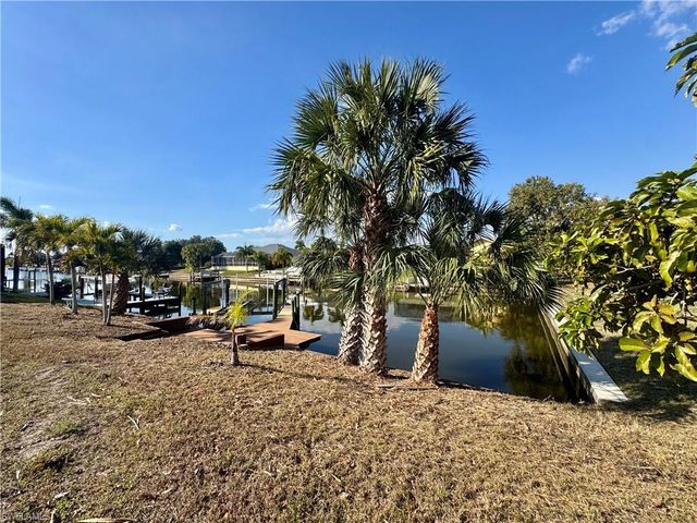 819 SE 33rd TER, Cape Coral, FL 33904