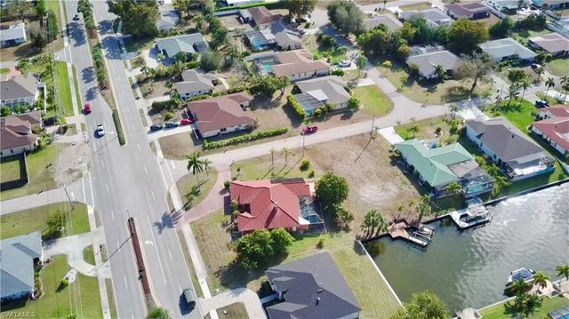 819 SE 33rd TER, Cape Coral, FL 33904