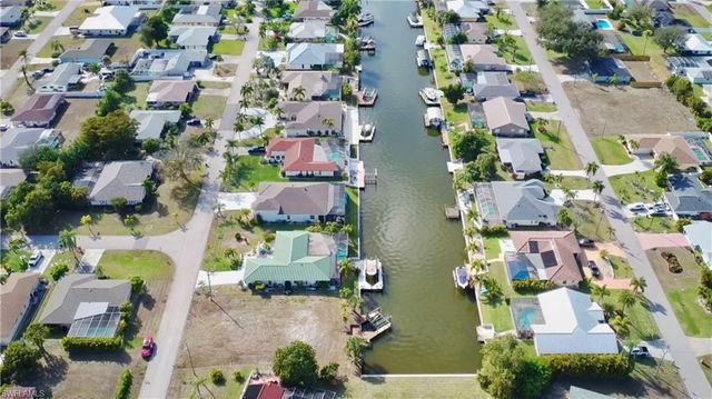 819 SE 33rd TER, Cape Coral, FL 33904