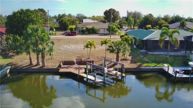 819 SE 33rd TER, Cape Coral, FL 33904