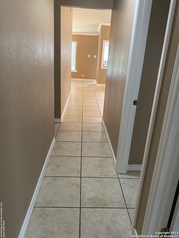 8406 FOREST RIDGE DR, San Antonio, TX 78239