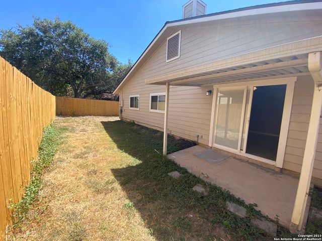 8406 FOREST RIDGE DR, San Antonio, TX 78239