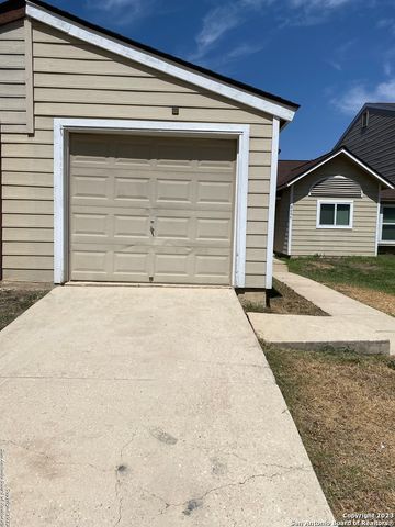 8406 FOREST RIDGE DR, San Antonio, TX 78239