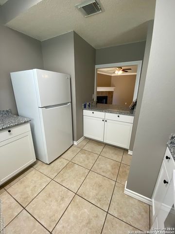 8406 FOREST RIDGE DR, San Antonio, TX 78239