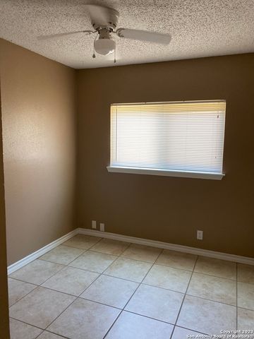 8406 FOREST RIDGE DR, San Antonio, TX 78239