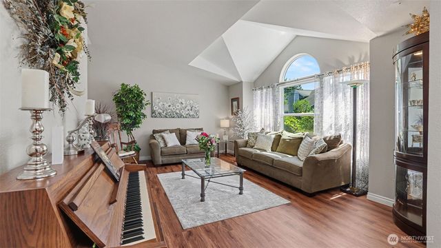 15532 156th Court SE, Renton, WA 98058