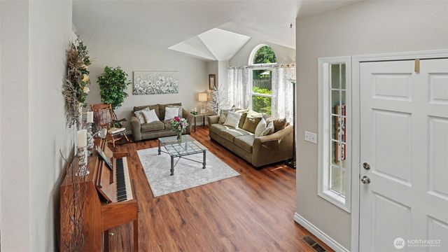 15532 156th Court SE, Renton, WA 98058