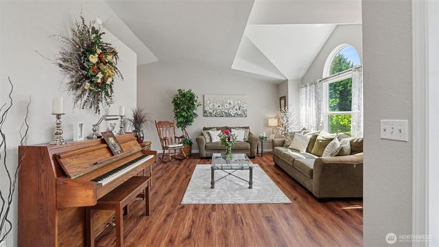 15532 156th Court SE, Renton, WA 98058