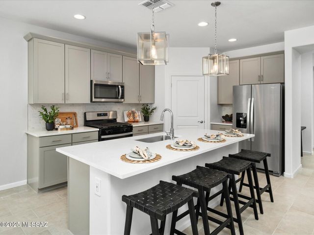 8296 S Cabari Mine Way, Tucson, AZ 85747