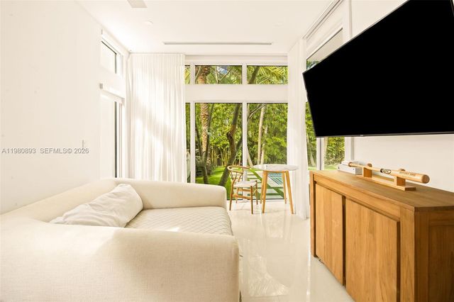 865 W 47th Street, Miami Beach, FL 33140