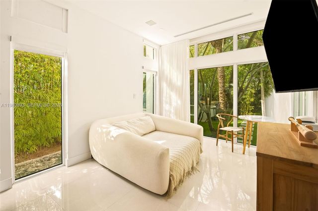 865 W 47th Street, Miami Beach, FL 33140