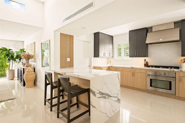 865 W 47th Street, Miami Beach, FL 33140