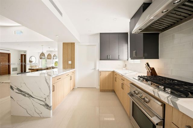 865 W 47th Street, Miami Beach, FL 33140