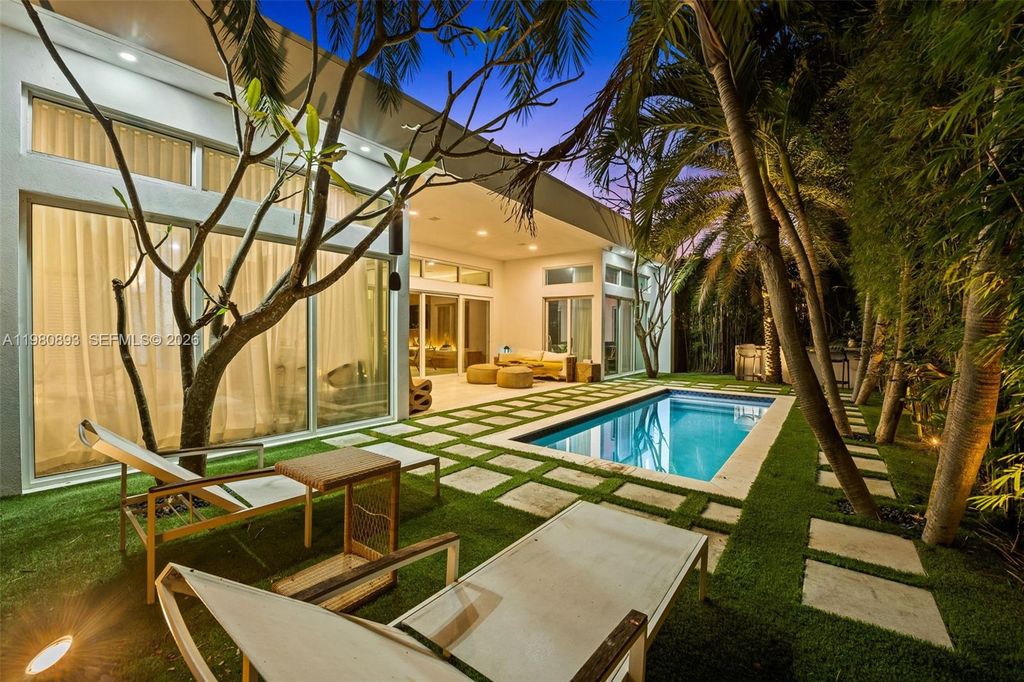 865 W 47th Street, Miami Beach, FL 33140
