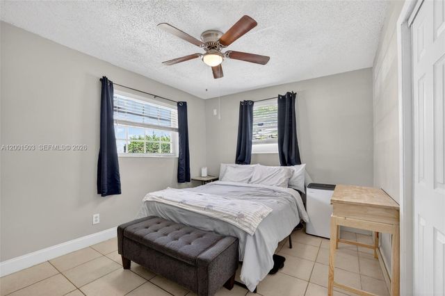 6878 SW 15th St, North Lauderdale, FL 33068