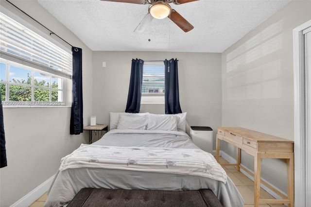 6878 SW 15th St, North Lauderdale, FL 33068