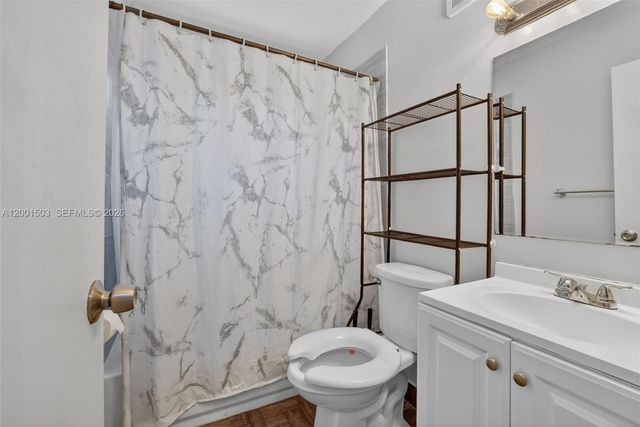 6878 SW 15th St, North Lauderdale, FL 33068