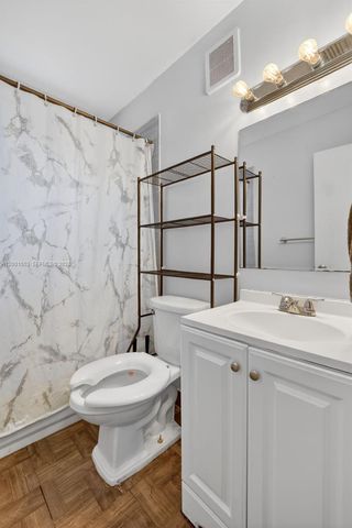 6878 SW 15th St, North Lauderdale, FL 33068