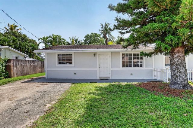 6878 SW 15th St, North Lauderdale, FL 33068