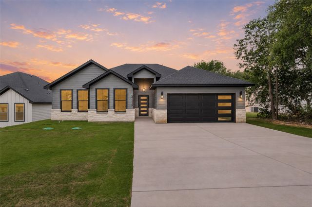 2714 Steepleridge Circle, Granbury, TX 76048