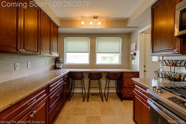 33115 Anita Drive, Westland, MI 48185