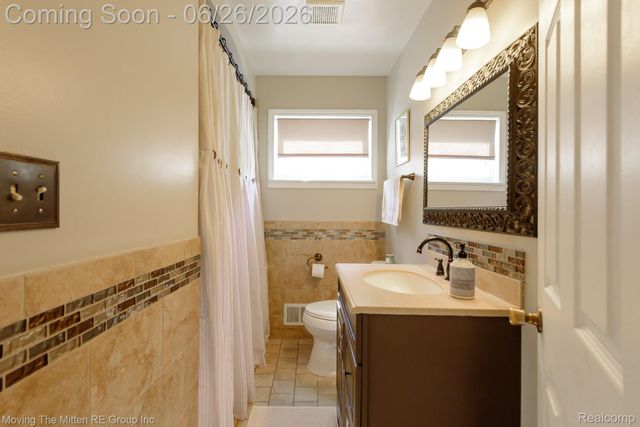 33115 Anita Drive, Westland, MI 48185