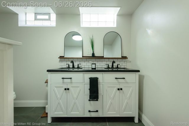 33115 Anita Drive, Westland, MI 48185
