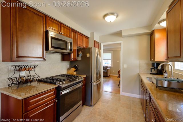 33115 Anita Drive, Westland, MI 48185