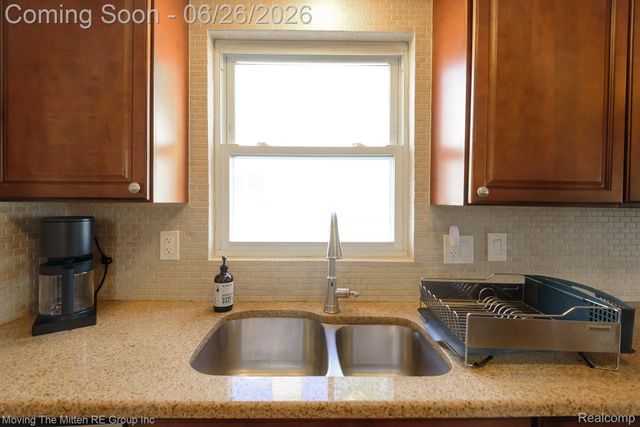 33115 Anita Drive, Westland, MI 48185