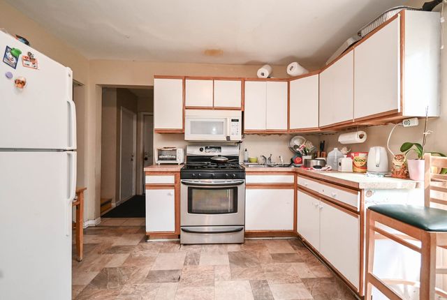 1423 Victoria Avenue, North Chicago, IL 60064