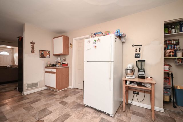 1423 Victoria Avenue, North Chicago, IL 60064
