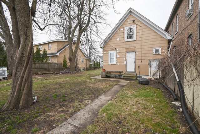 1423 Victoria Avenue, North Chicago, IL 60064