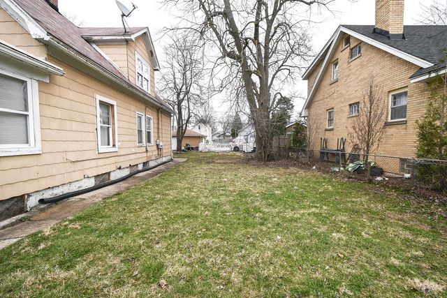 1423 Victoria Avenue, North Chicago, IL 60064