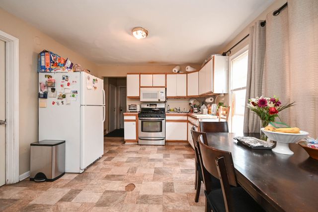 1423 Victoria Avenue, North Chicago, IL 60064