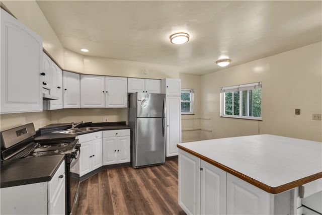 932 Dixon Ave, N Versailles, PA 15137