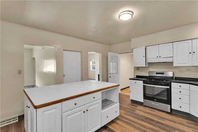 932 Dixon Ave, N Versailles, PA 15137