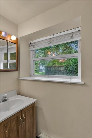 932 Dixon Ave, N Versailles, PA 15137