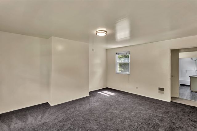 932 Dixon Ave, N Versailles, PA 15137