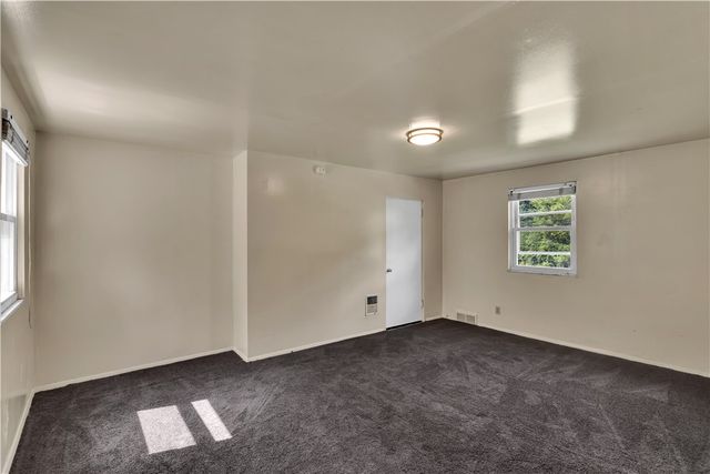 932 Dixon Ave, N Versailles, PA 15137