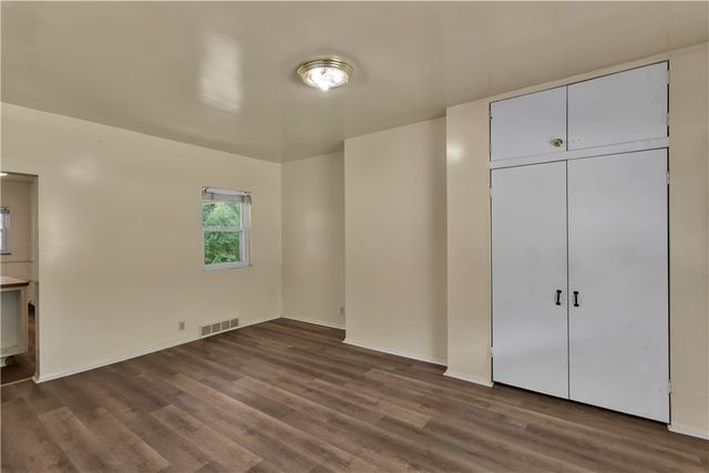 932 Dixon Ave, N Versailles, PA 15137