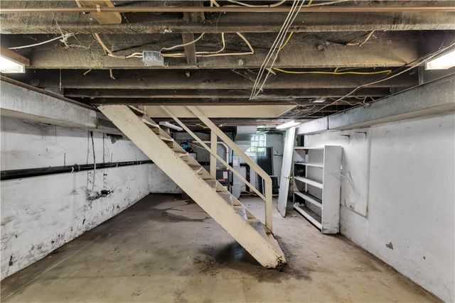 932 Dixon Ave, N Versailles, PA 15137