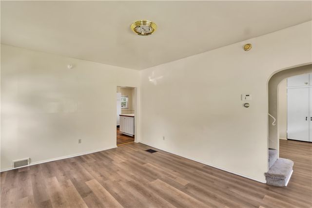 932 Dixon Ave, N Versailles, PA 15137