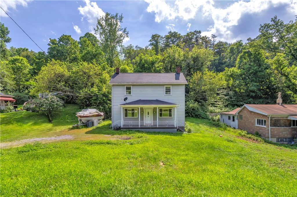 932 Dixon Ave, N Versailles, PA 15137