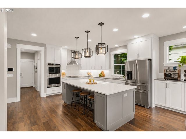 15963 BONAIRE Ave, Lake Oswego, OR 97035
