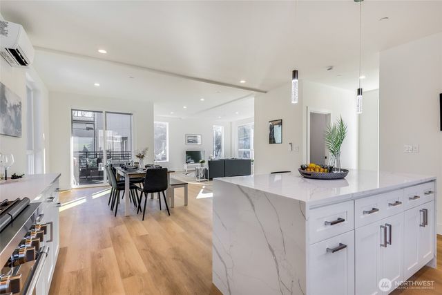 10630 E Riverside Dr, Bothell, WA 98011