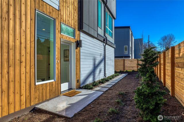 10630 E Riverside Dr, Bothell, WA 98011