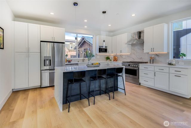 10630 E Riverside Dr, Bothell, WA 98011